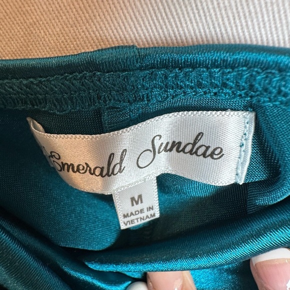 Emerald Sundae
Women's Satin Mini Bodycon
Dress SZ M - Picture 4 of 6